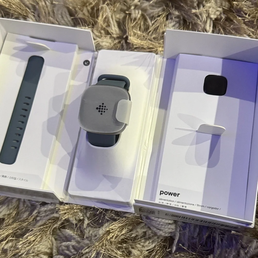 Smart Fitness Tracker with Blue Band New the Box Alittle damage